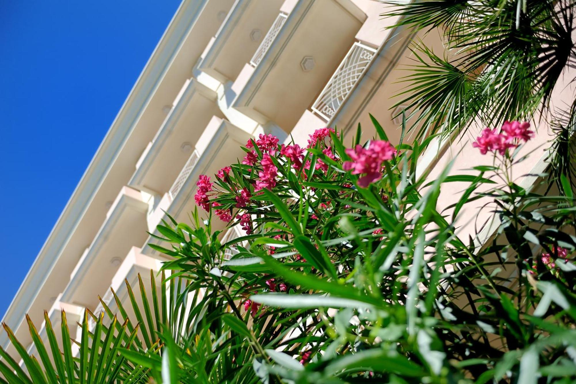 Hotel Tiffany Rimini Exterior photo