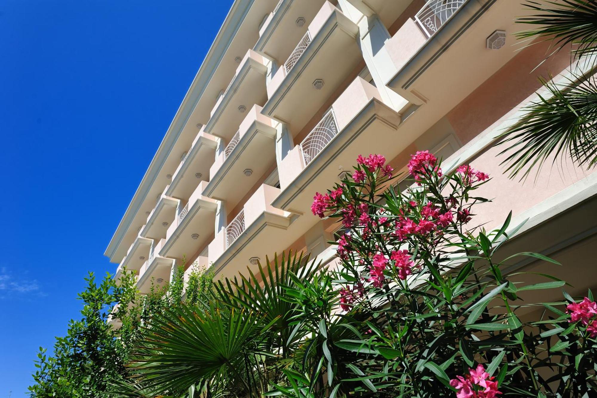 Hotel Tiffany Rimini Exterior photo