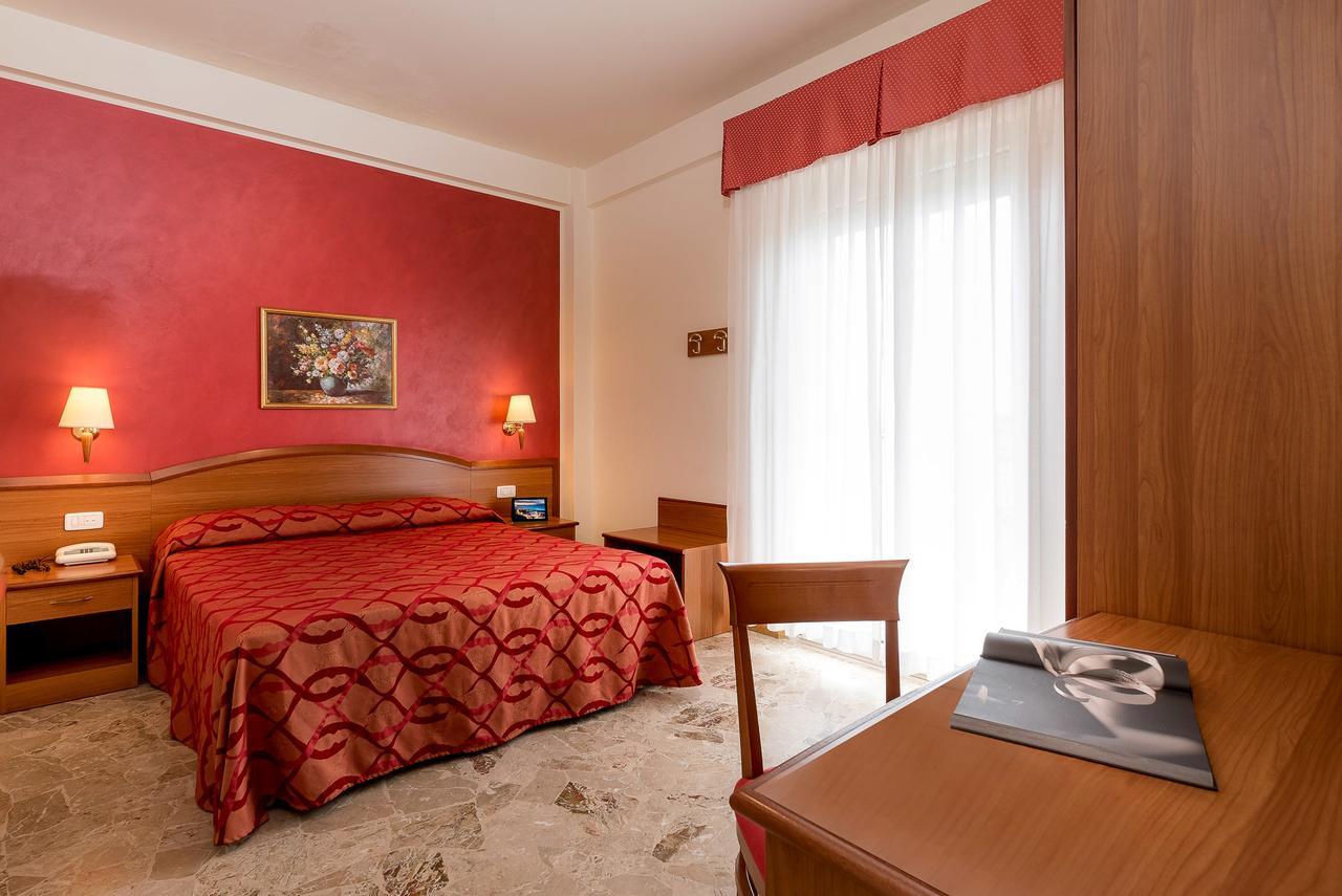 Hotel Tiffany Rimini Exterior photo